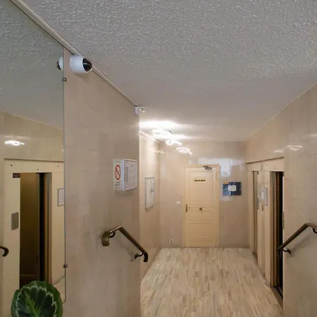 Apartment A1 - Centre 5 Min To Sea - Ac & Balcony *