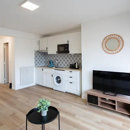 A1 - Centre 5 Min To Sea - Ac & Balcony