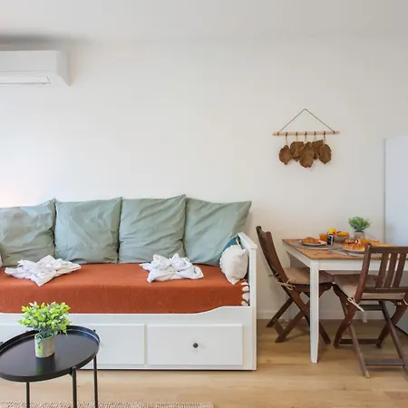A1 - Centre 5 Min To Sea - Ac & Balcony Apartment *