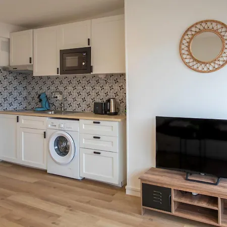 Apartment A1 - Centre 5 Min To Sea - Ac & Balcony *